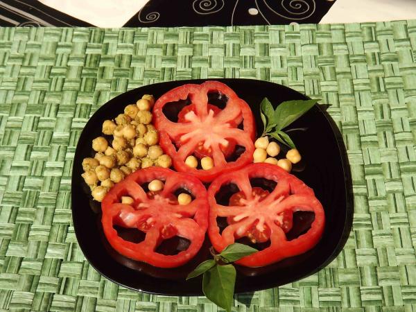 SALADE DE TOMATES ET POIS CHICHES