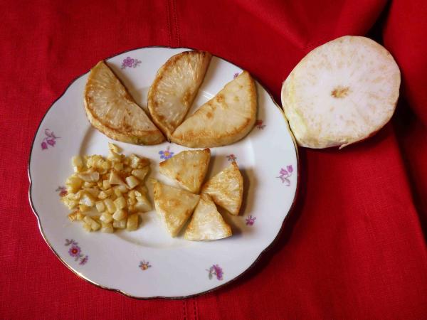 CÉLERI-RAVE DANS UNE POÊLE