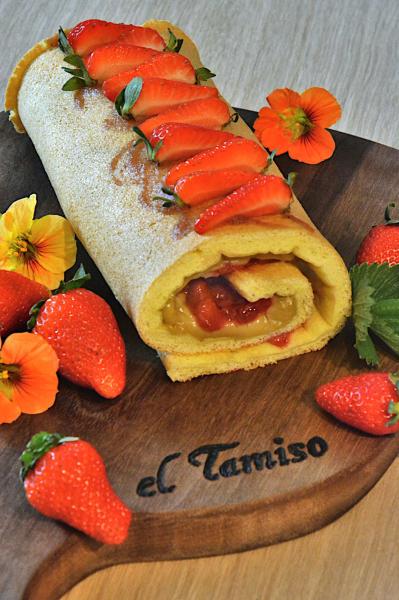 Rouleau aux fraises et crème anglaise