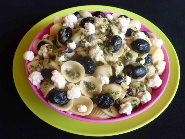 ORECCHIETTE AU CHOU-FLEUR ET AUX OLIVES