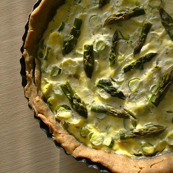 CROSTATA  SALATA AGLI ASPARAGI